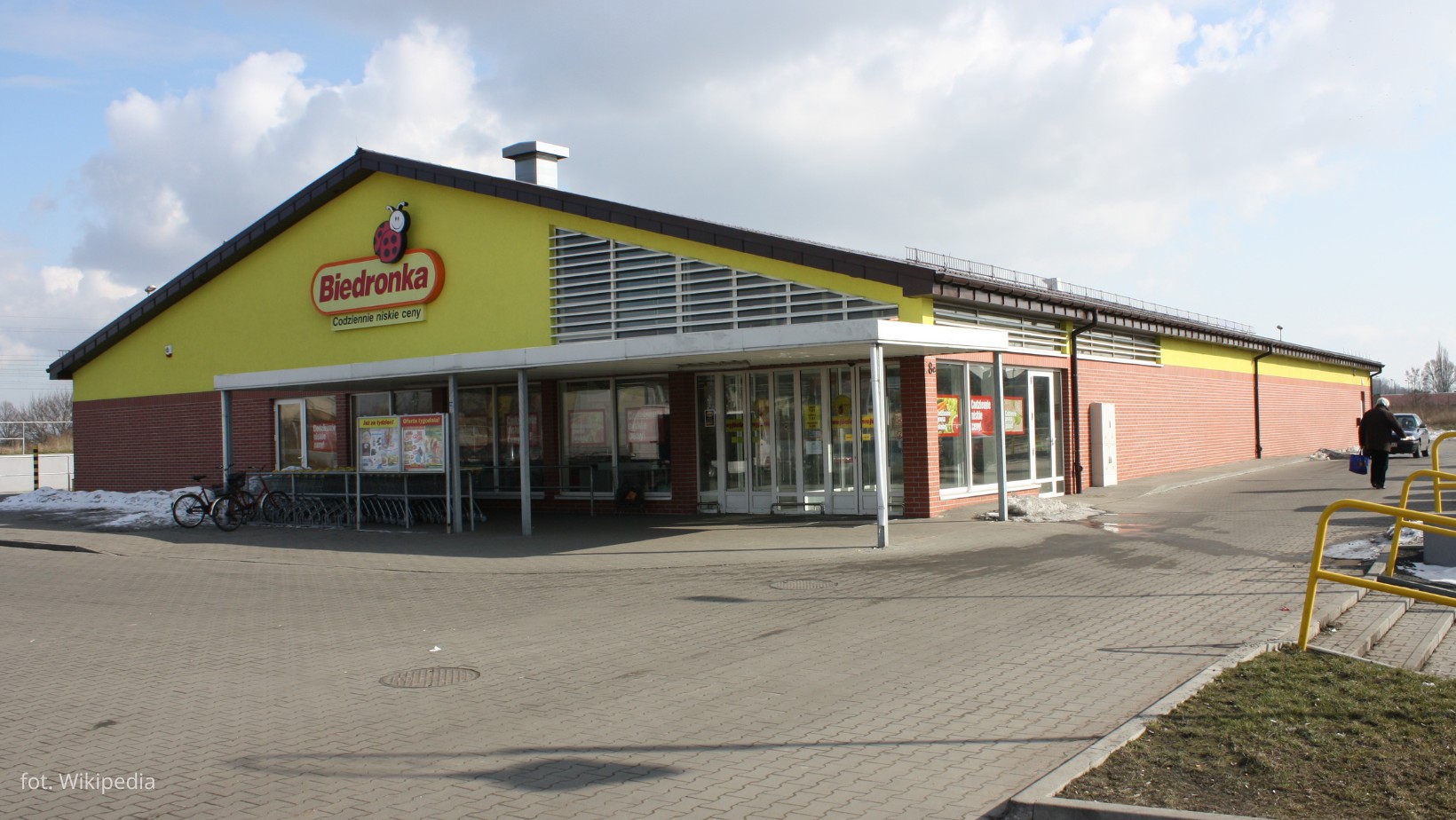 Zdjęcie Skandal w Biedronce! Klienci wściekli! Naklejki znowu doprowadziły do awantury #1